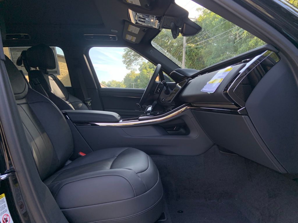 2025 Land Rover Range Rover Sport SE photo 15