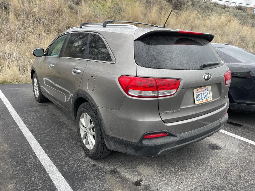 2016 Kia Sorento LX photo 2