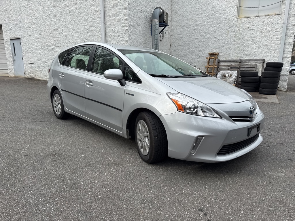 2012 Toyota Prius v Five's photo