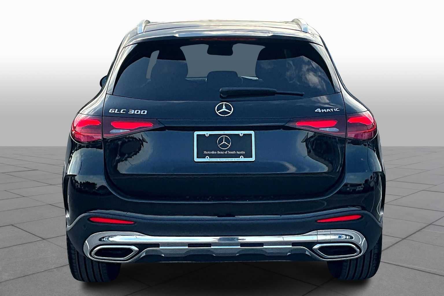 2026 Mercedes Benz GLC 300 photo 4
