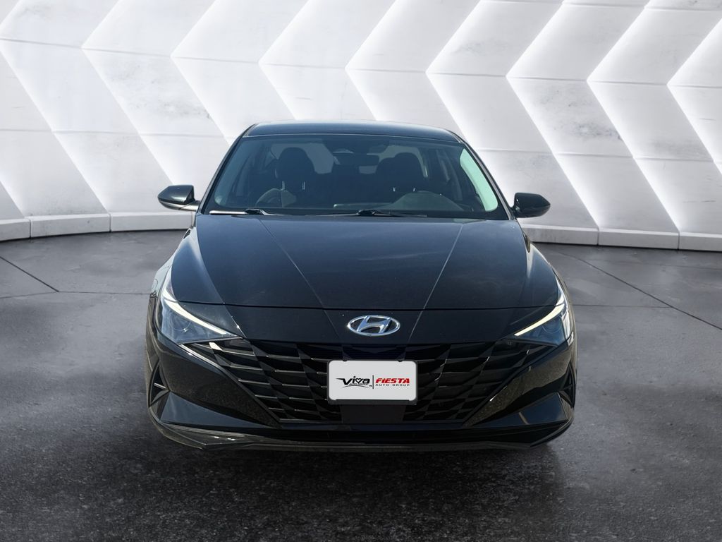 2023 Hyundai Elantra SEL photo 2
