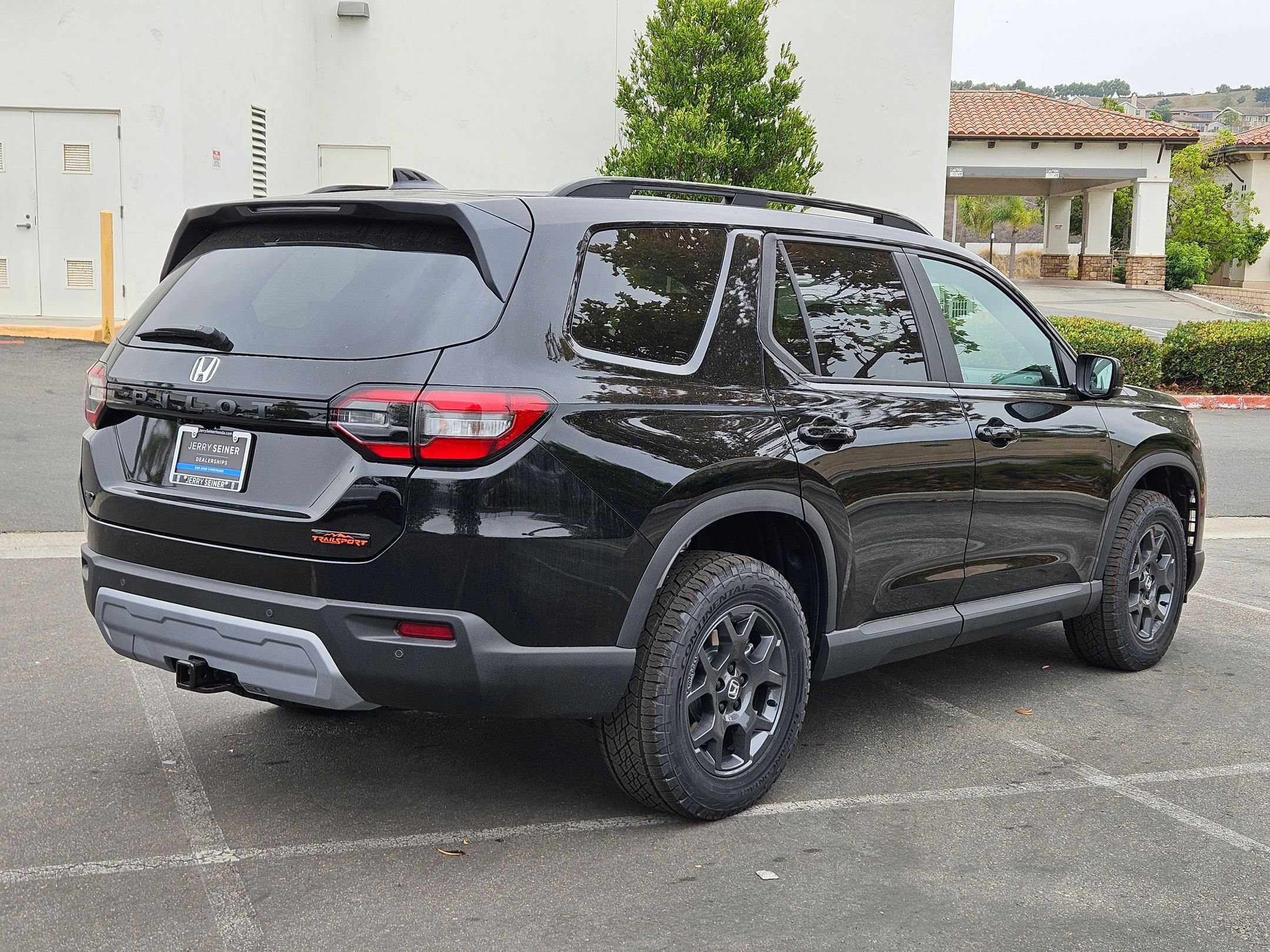 2025 Honda Pilot TrailSport photo 3