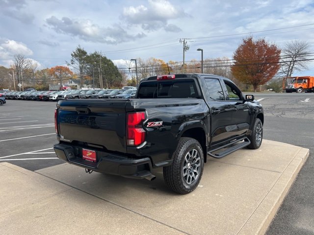 2024 Chevrolet Colorado Z71 photo 2