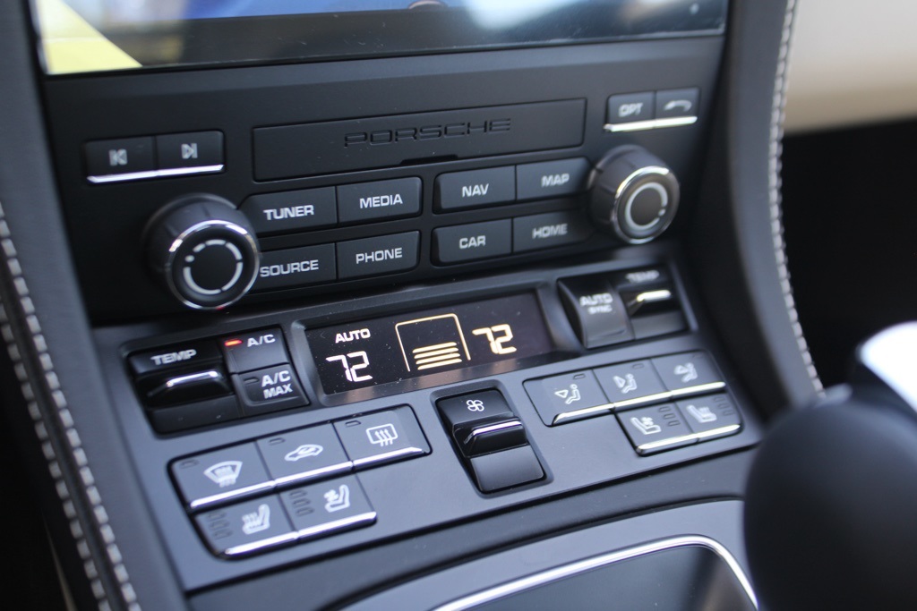 2025 Porsche Cayman photo 24