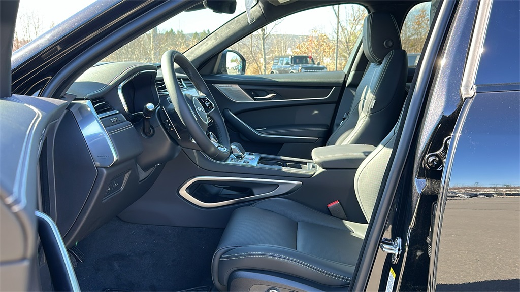 2026 Jaguar F-PACE P250 R-Dynamic S photo 11