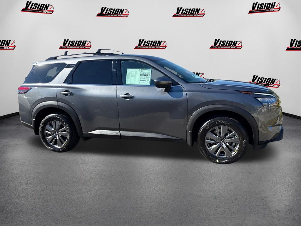 2025 Nissan Pathfinder SV photo 4
