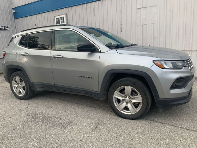 2022 Jeep Compass Latitude photo 2