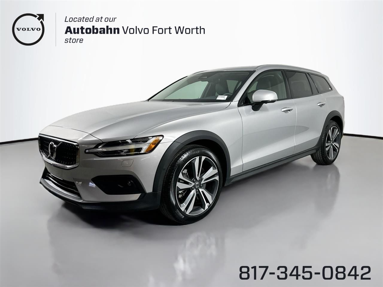 2025 Volvo V60 Cross Country Plus's photo