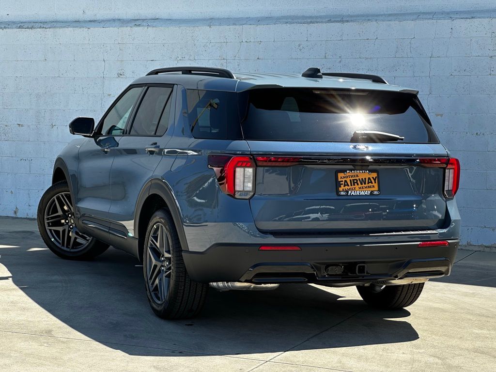 2025 Ford Explorer ST-Line photo 5
