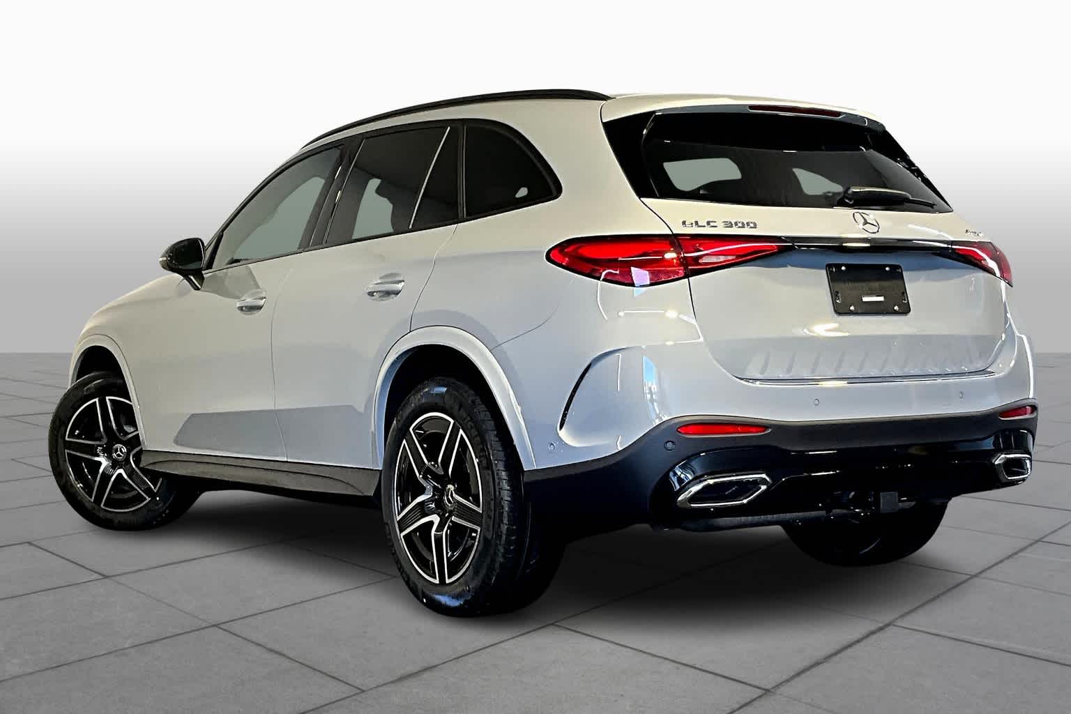 2025 Mercedes Benz GLC 300 4MATIC photo 3