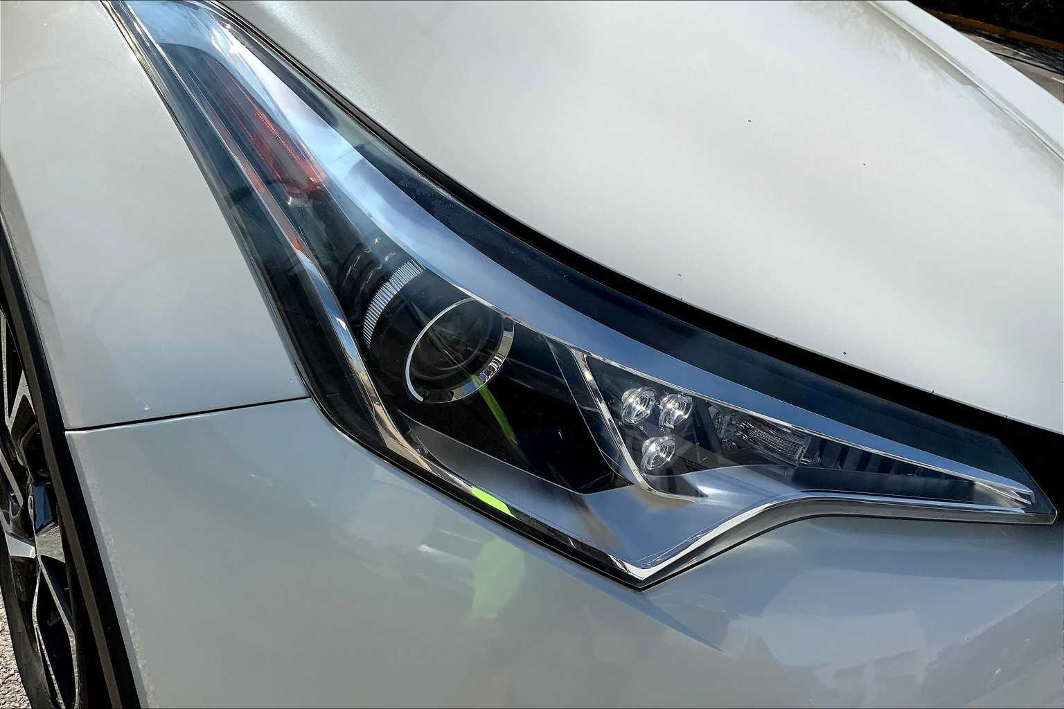 2018 Toyota C-HR XLE photo 25