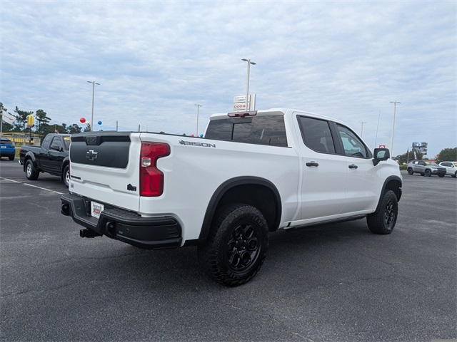2024 Chevrolet Silverado 1500 ZR2 photo 3