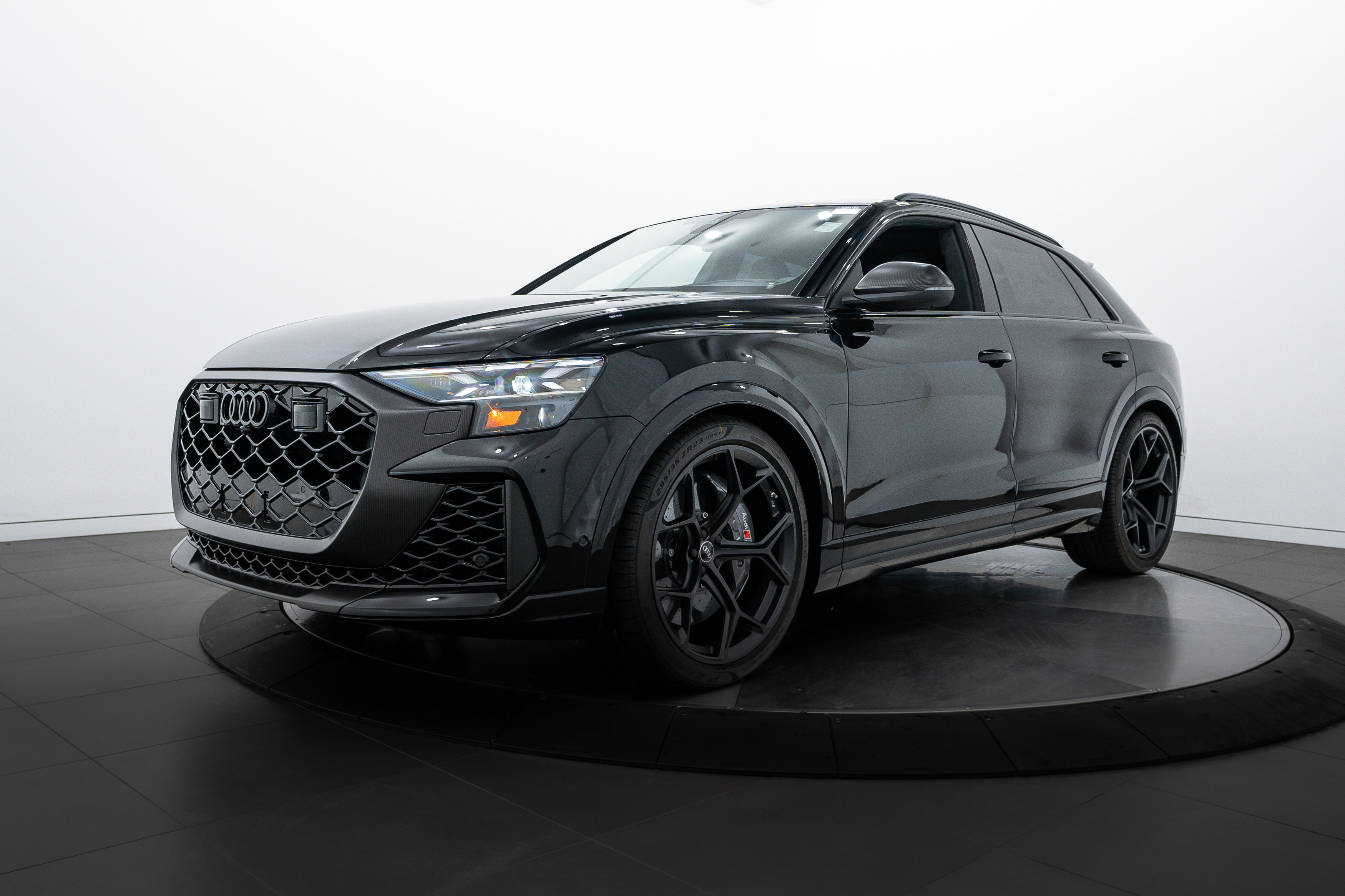 2025 Audi RS Q8 photo 7