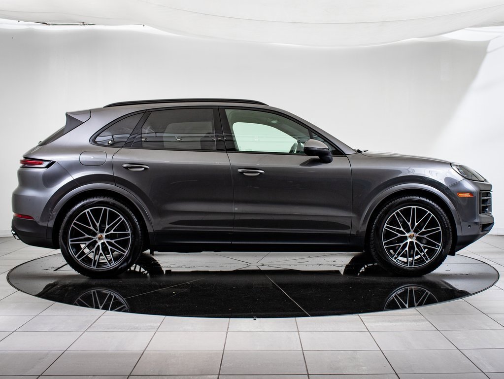 2024 Porsche Cayenne photo 9