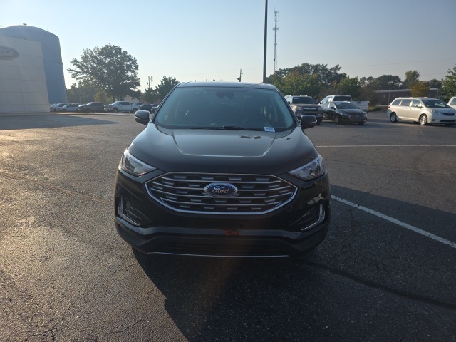 2024 Ford Edge Titanium photo 8