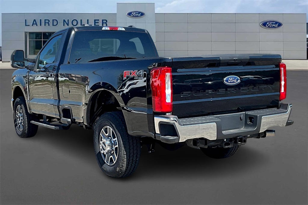 2025 Ford F-350 XLT photo 3