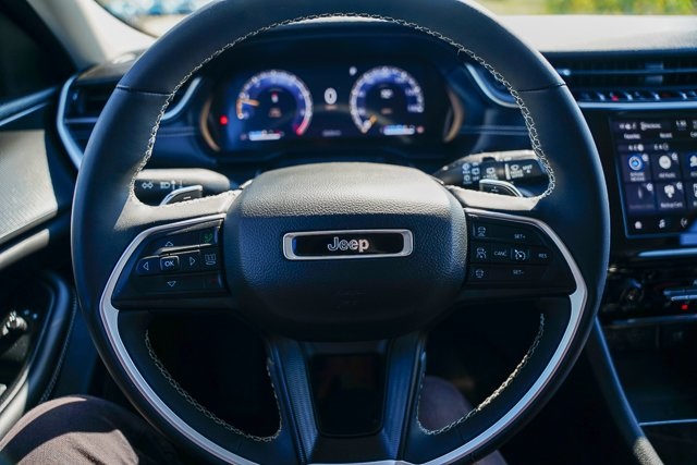 2023 Jeep Grand Cherokee Laredo photo 13