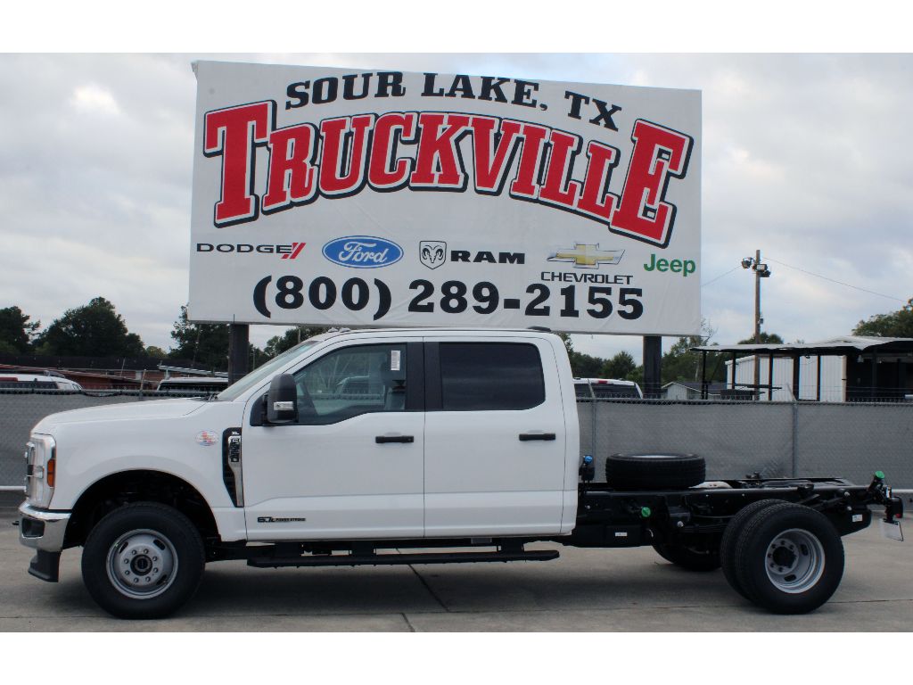 2026 Ford F-350 Super Duty Chassis Cab XL's photo