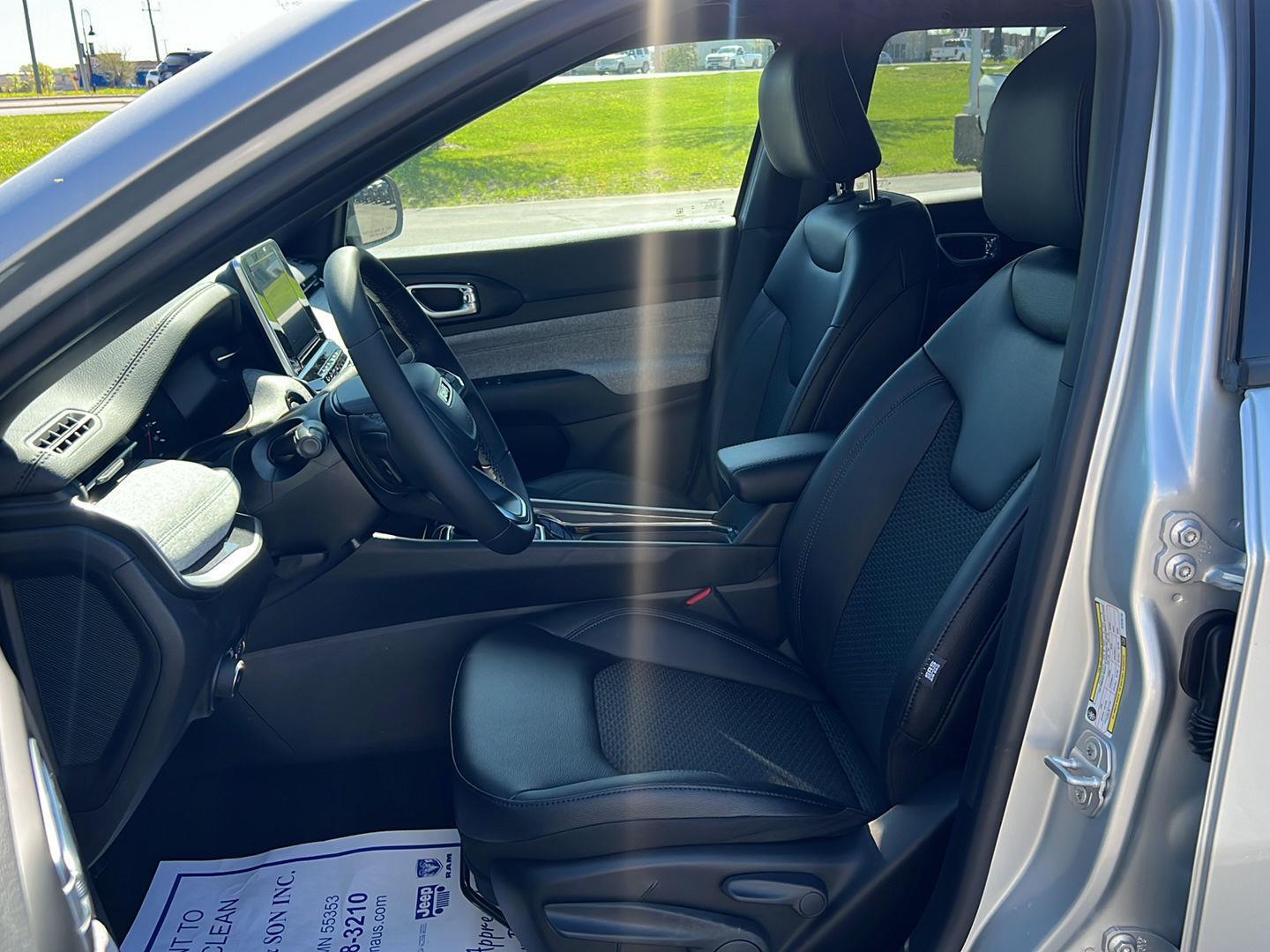 2025 Jeep Compass Latitude photo 9