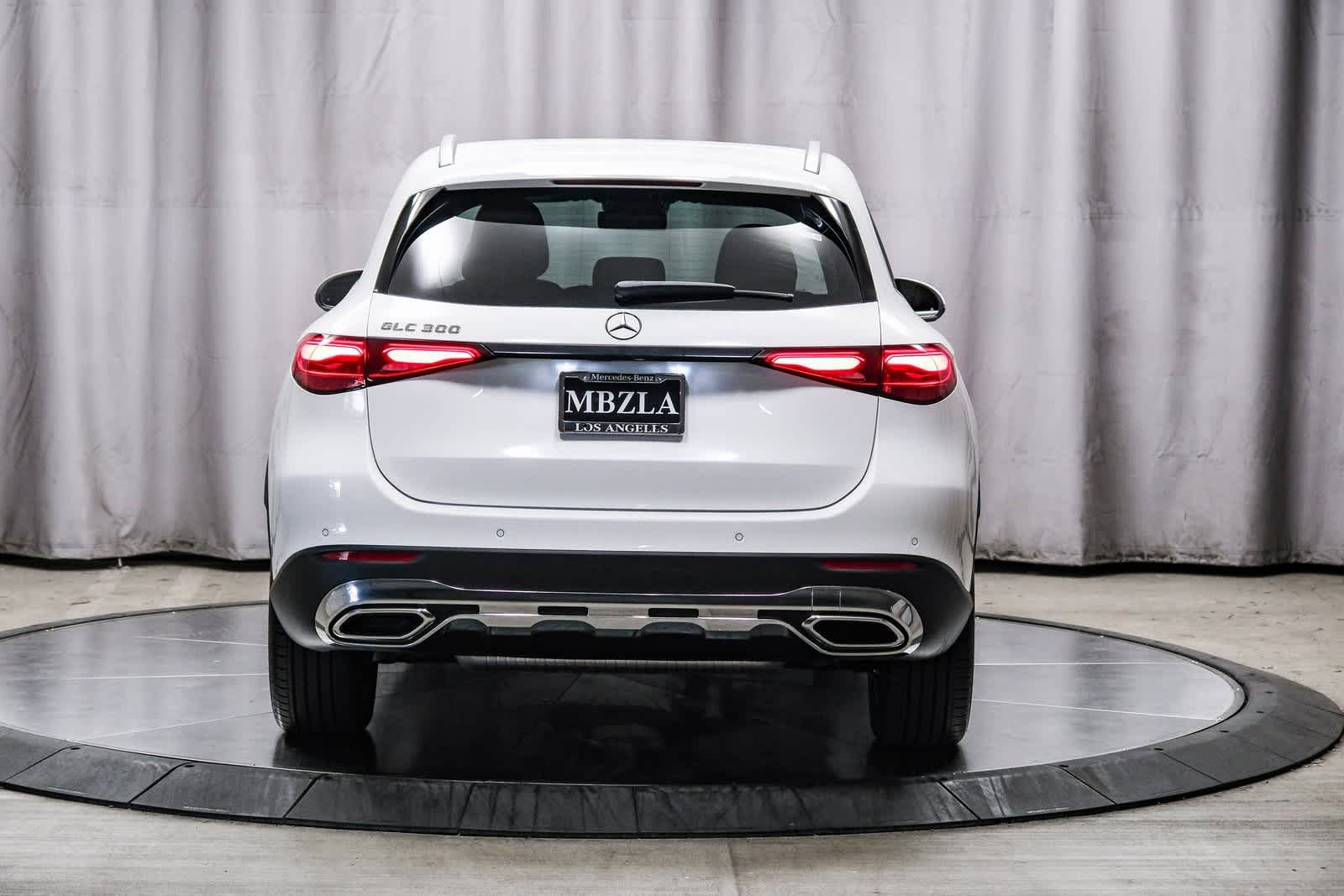 2025 Mercedes Benz GLC 300 photo 3