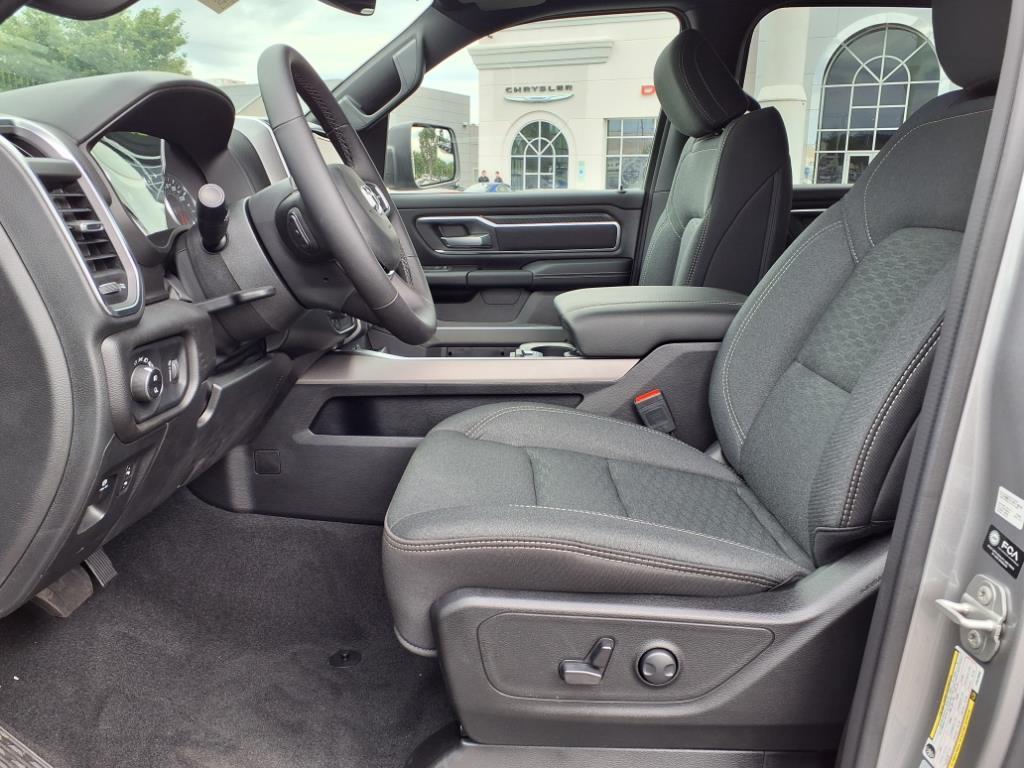 2025 Ram 1500 Big Horn photo 3