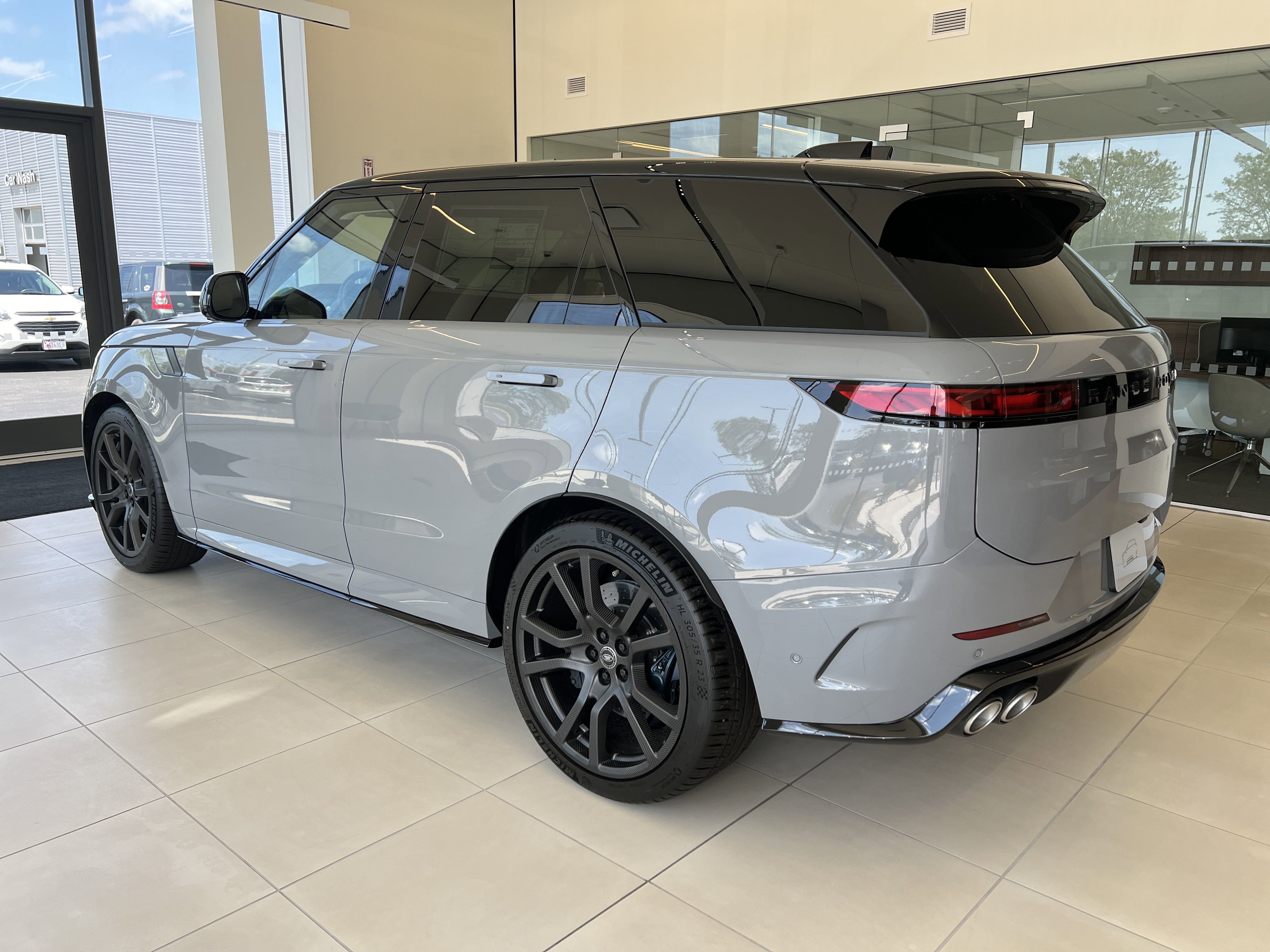 2025 Land Rover Range Rover Sport photo 3