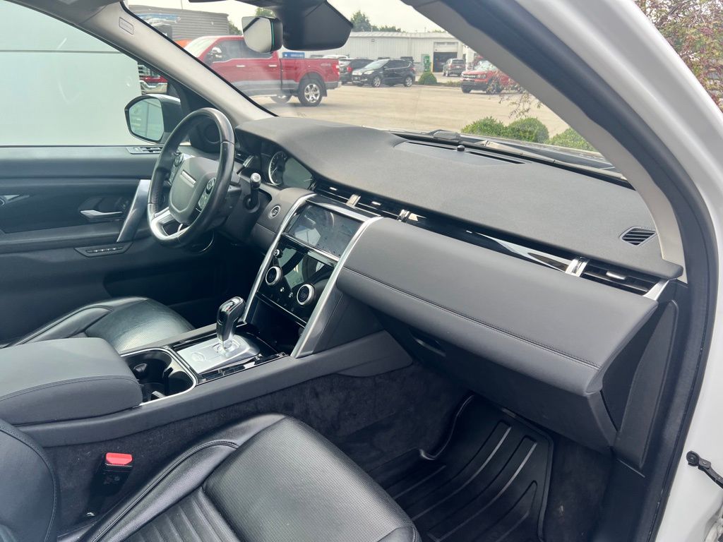 2020 Land Rover Discovery Sport S photo 33