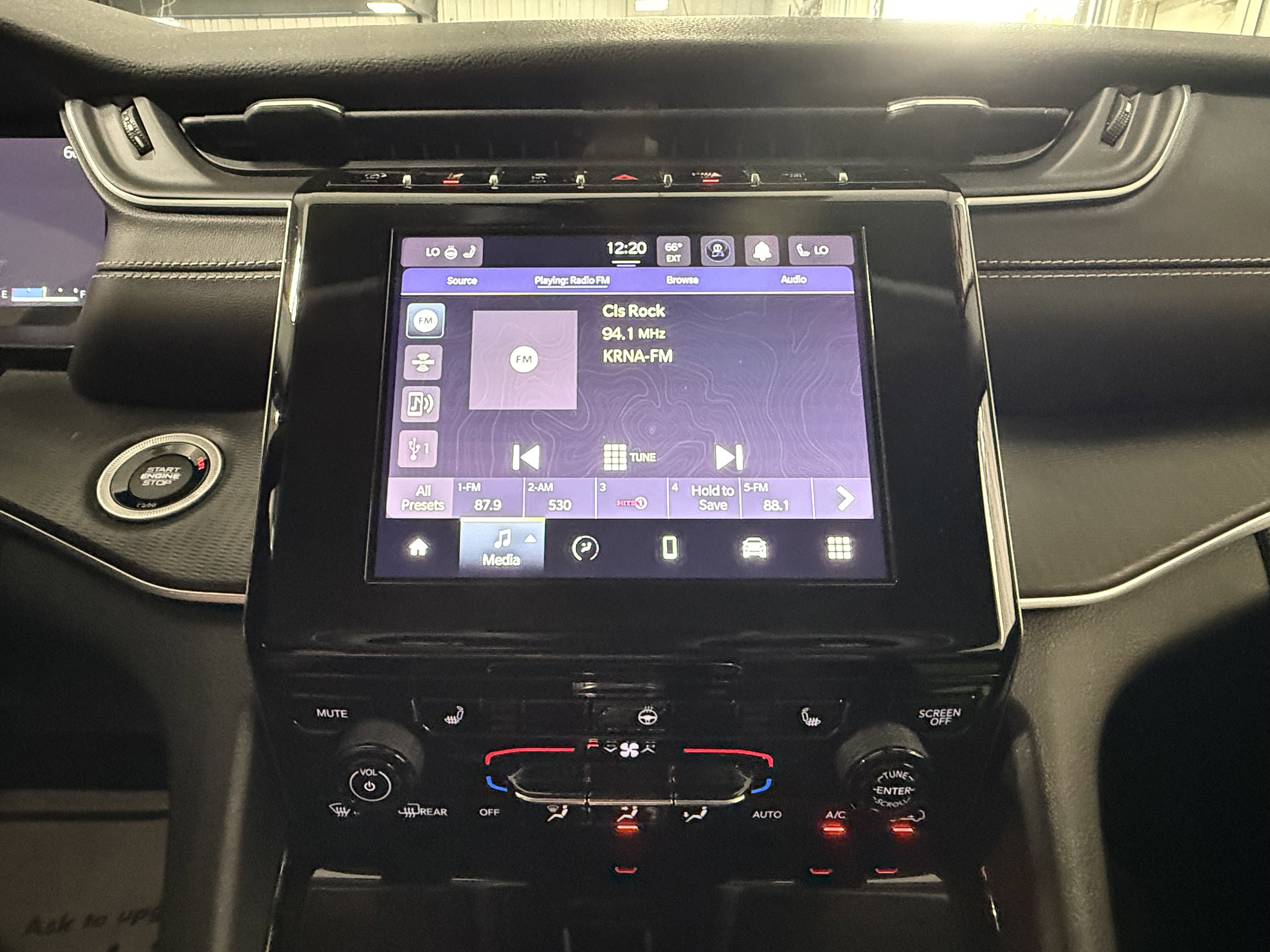 2023 Jeep Grand Cherokee Laredo Altitude photo 16