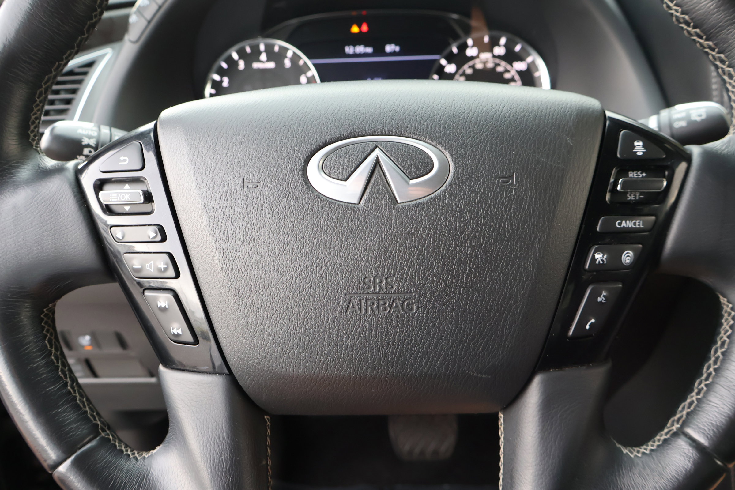 2022 Infiniti QX80 Luxe photo 23