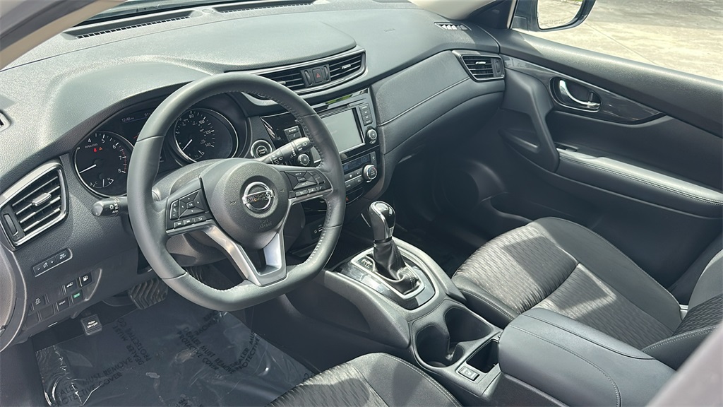 2018 Nissan Rogue SV photo 11