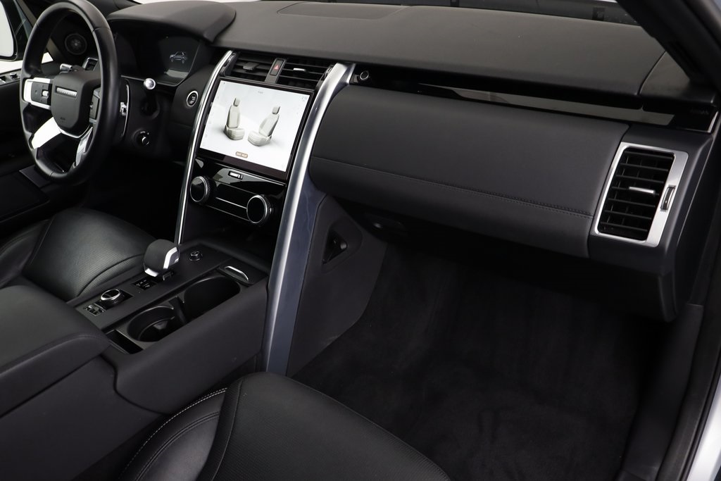 2022 Land Rover Discovery S photo 19