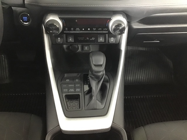 2022 Toyota RAV4 XLE photo 12