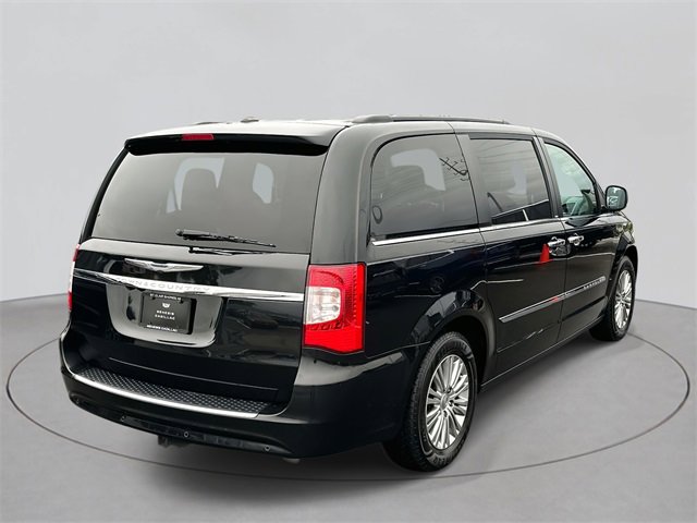 2014 Chrysler Town & Country photo 5
