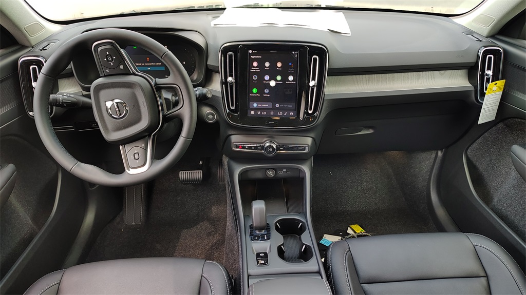2026 Volvo XC40 Core photo 7