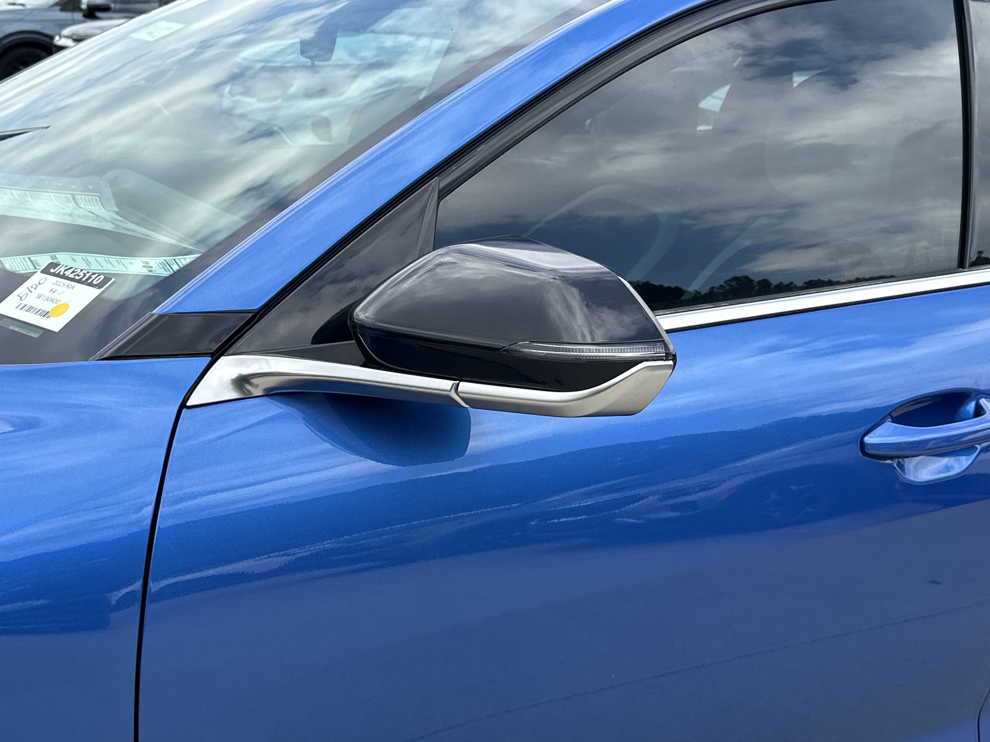 2025 Kia K4 GT-Line photo 4