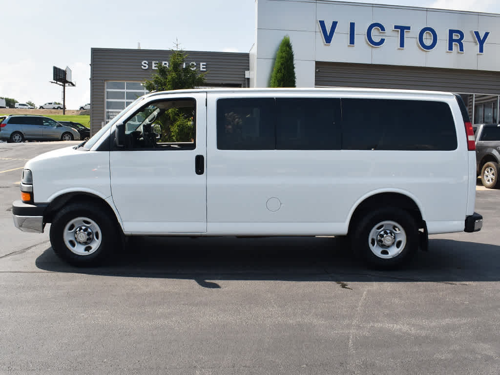 2014 Chevrolet Express 2500 LT photo 2