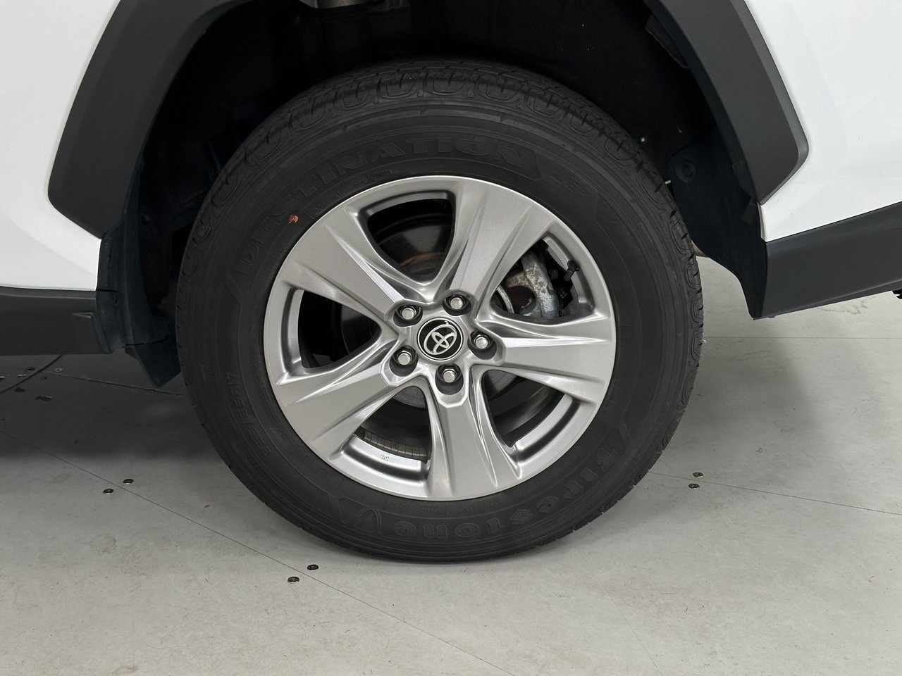 2023 Toyota RAV4 XLE photo 28