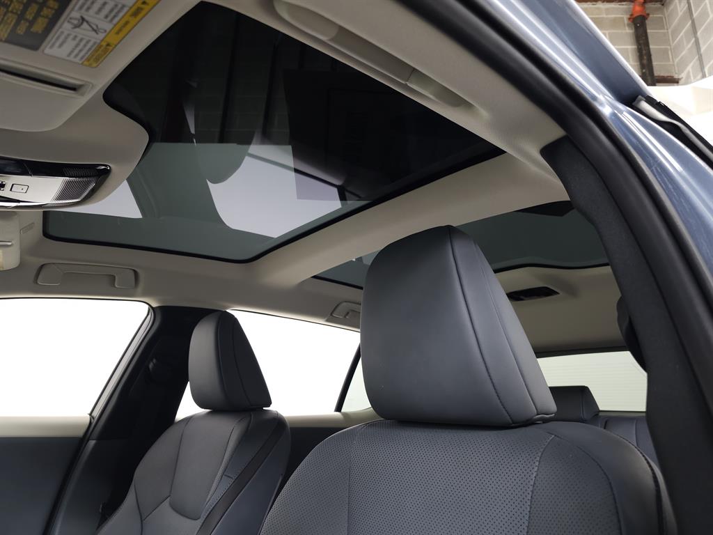 2023 Lexus RZ 450e photo 17