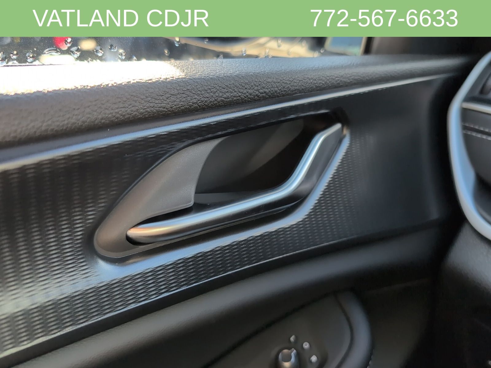 2025 Jeep Grand Cherokee Laredo Altitude photo 14