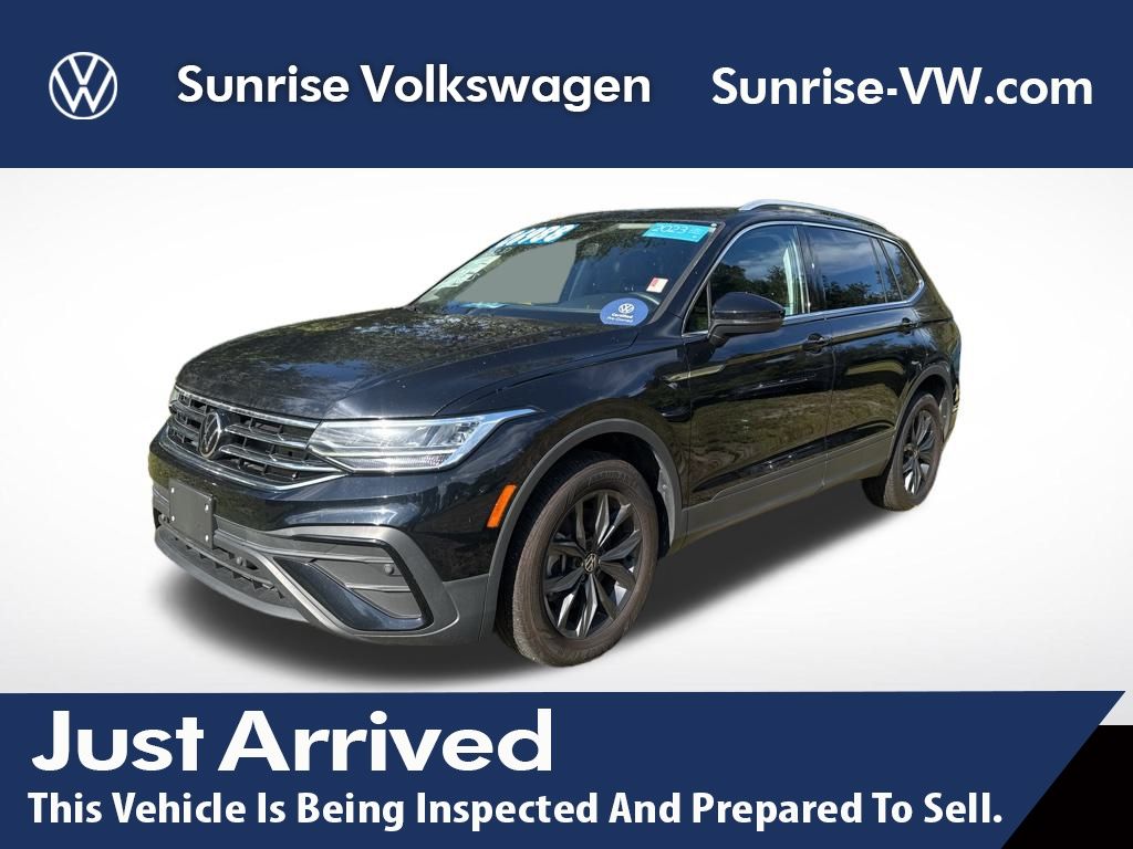2023 Volkswagen Tiguan SE's photo