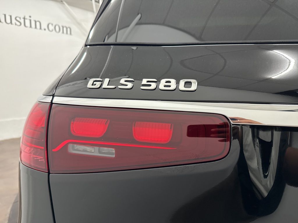 2026 Mercedes Benz GLS 580 4MATIC photo 6