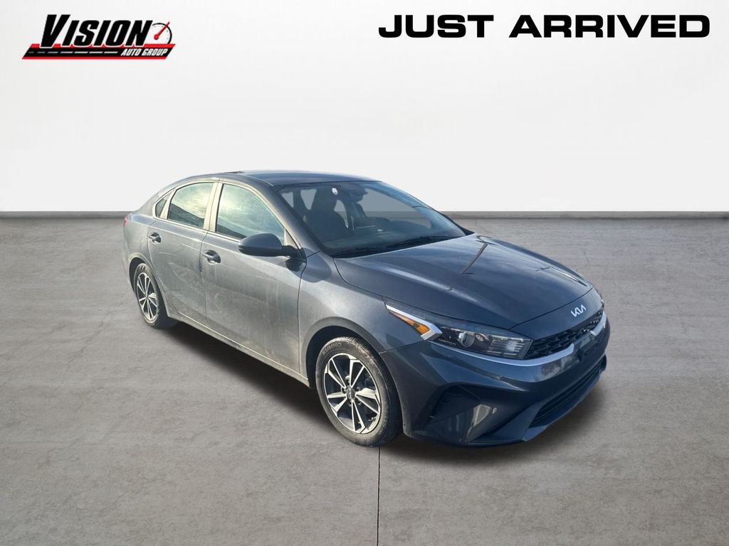 2023 Kia Forte LXS photo 3