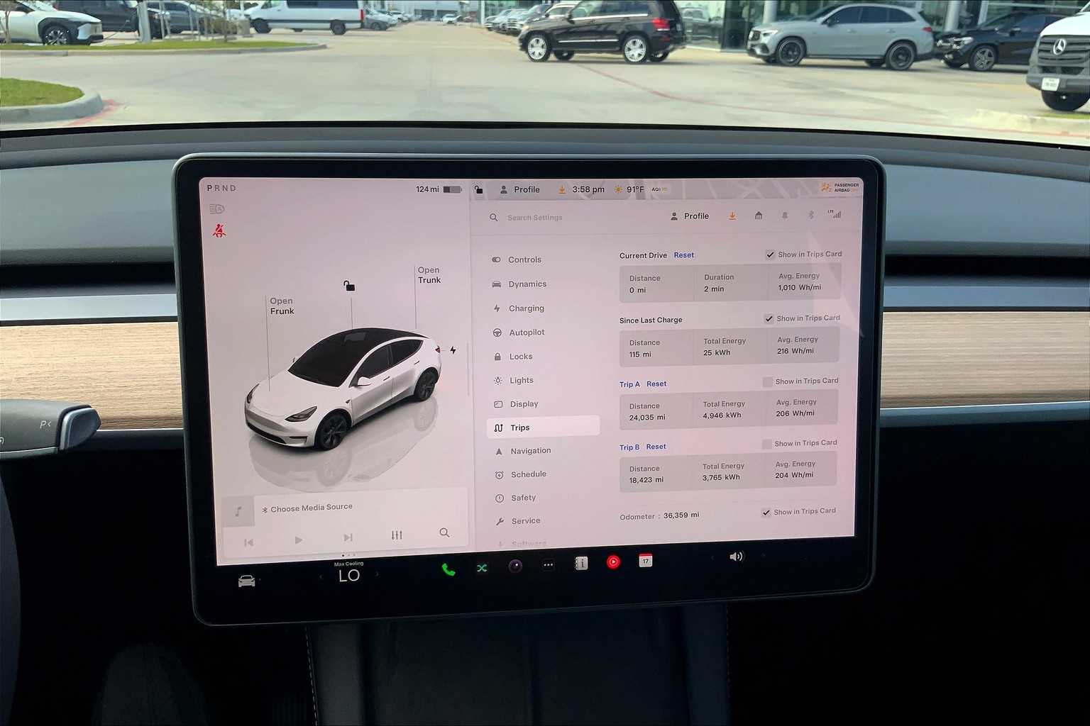 2024 Tesla Model Y Long Range photo 19