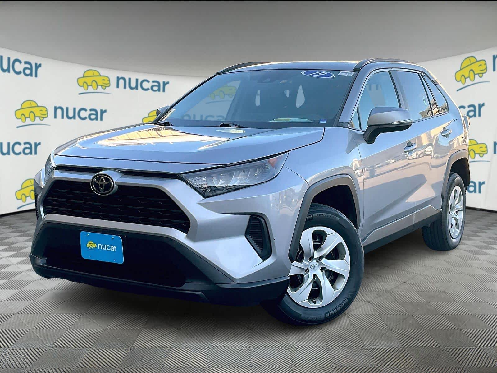 2019 Toyota RAV4 LE photo 3