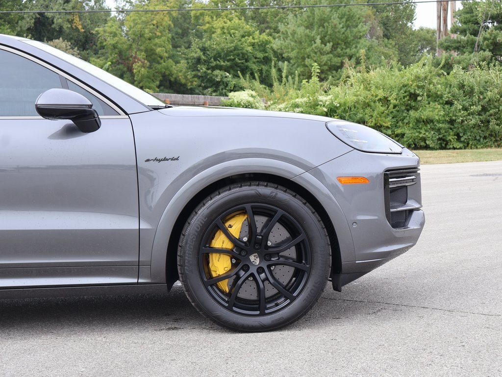 2025 Porsche Cayenne E-Hybrid Coupe Turbo photo 9