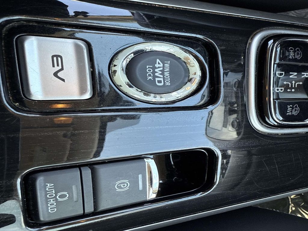 2018 Mitsubishi Outlander PHEV SEL photo 30