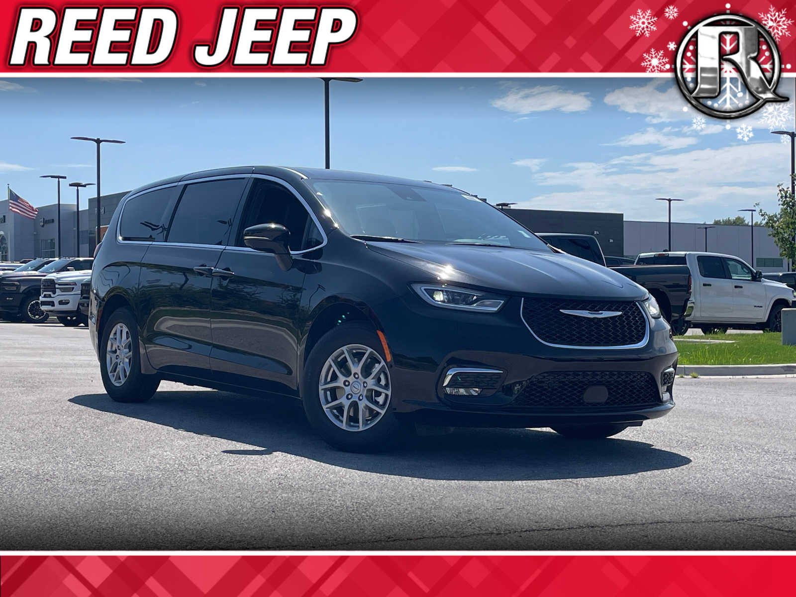 2026 Chrysler Pacifica Select's photo