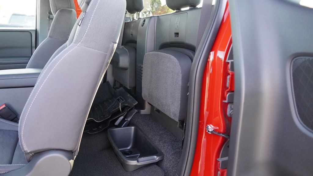 2023 Nissan Frontier SV photo 14