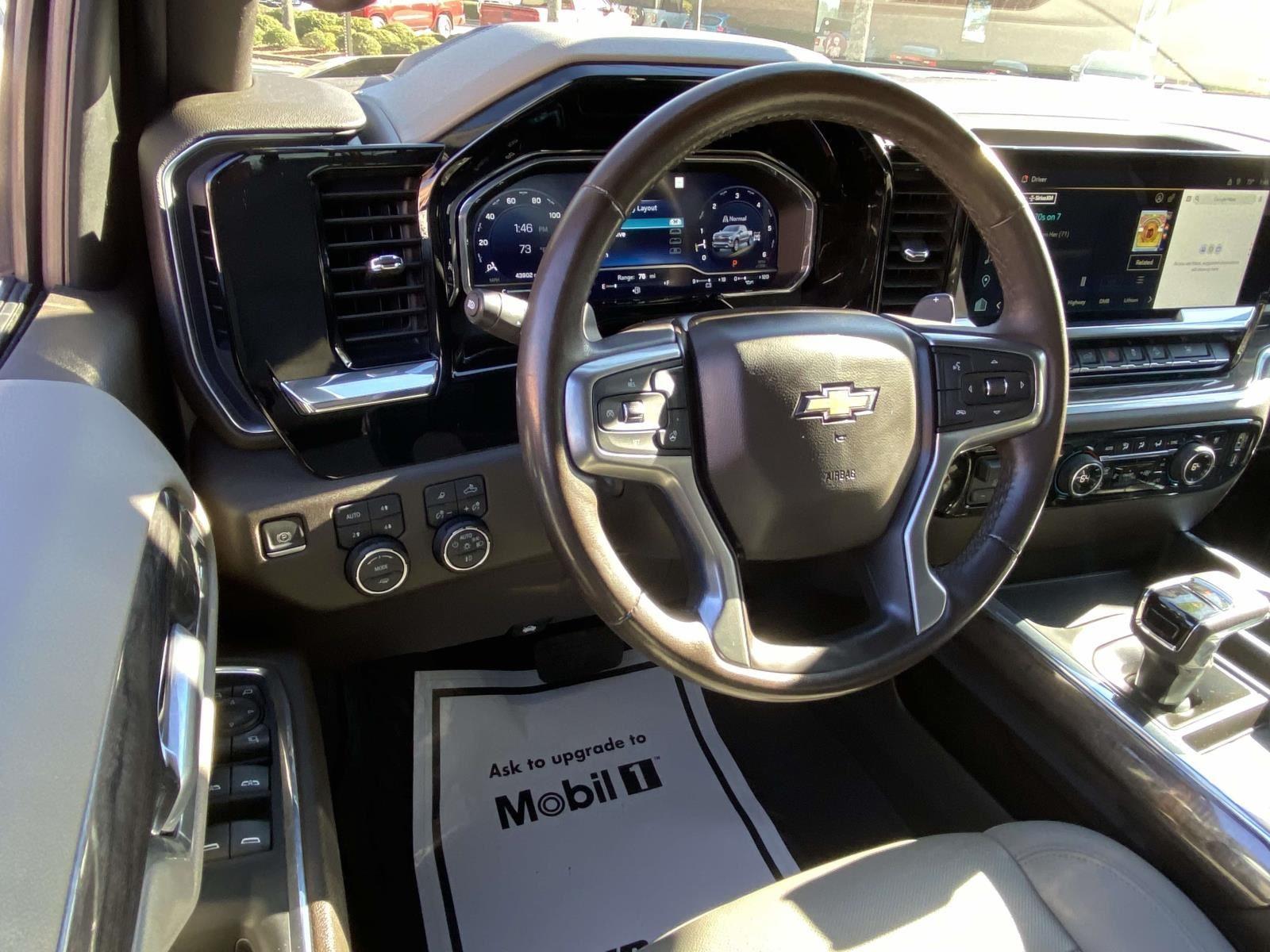 2023 Chevrolet Silverado 1500 LTZ photo 2