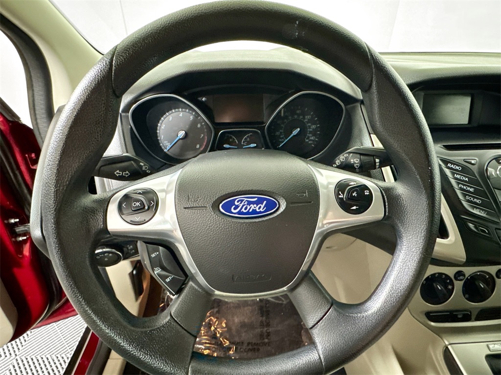 2014 Ford Focus SE photo 29